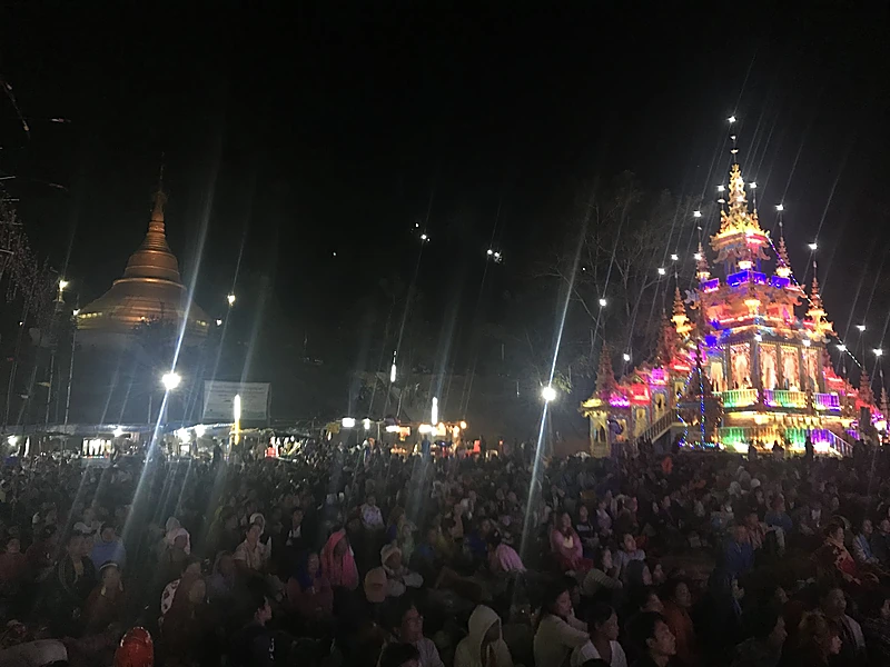 งานบุญและประเพณีของชาวมอญสังขละบุรียามค่ำคืน
