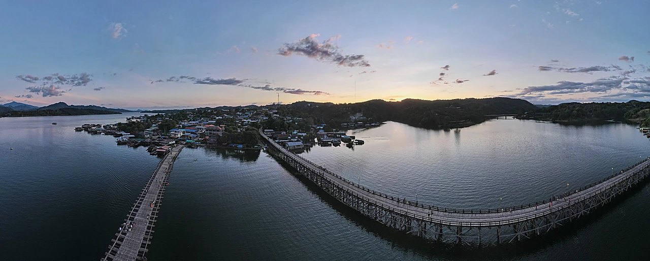 มุมสูงสะพานมอญและบ้านวังกะยามเย็น สังขละบุรี